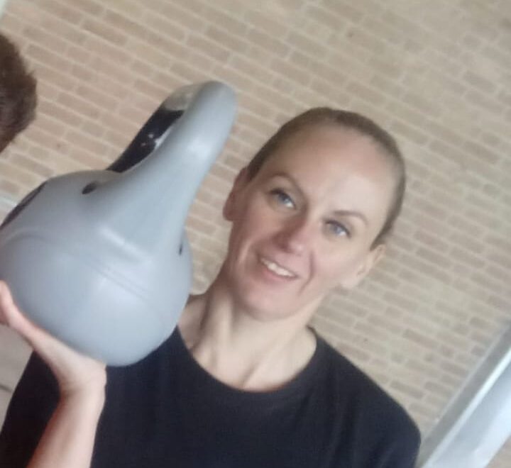 Vrouw die komt sporten bij de beste sportschool rond Geleen